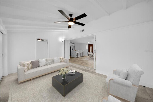 Building Photo - 3307 Pinetree St