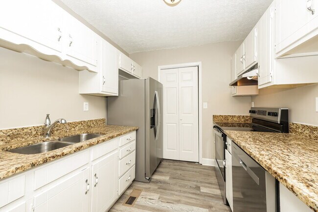 Building Photo - 111 Ridgeview Ct