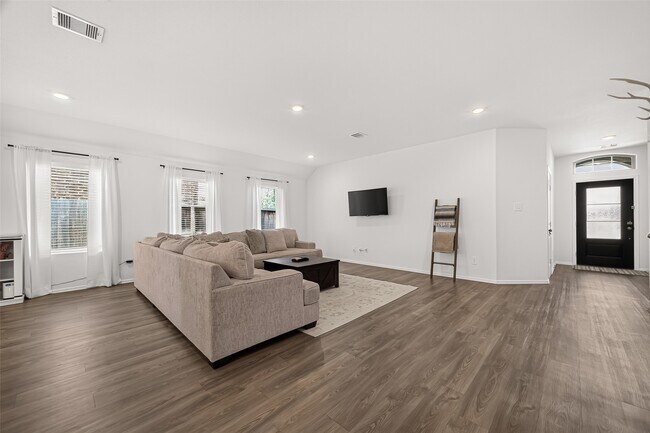 Building Photo - 3112 Catalonion Ct