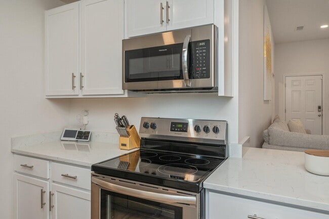 Building Photo - 691 S 11th St