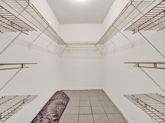 Building Photo - 3115 Oakland Shores Dr