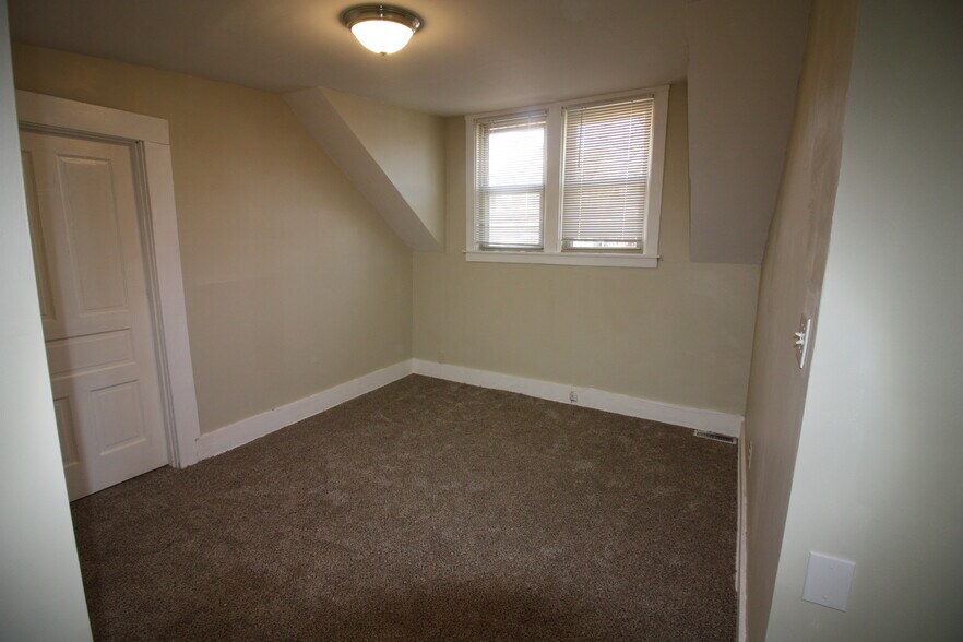 Building Photo - 2119 Feldman Ave