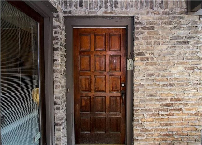 Building Photo - 336 Melrose Dr