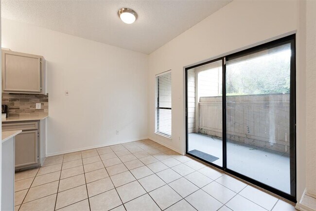 Building Photo - 9100 Mountain Ridge Dr