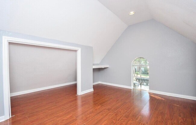Building Photo - 18522 Autumn Park Dr