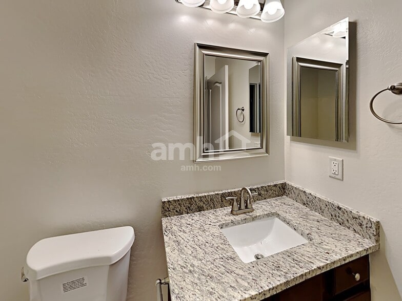 Building Photo - 3405 S 91st Dr