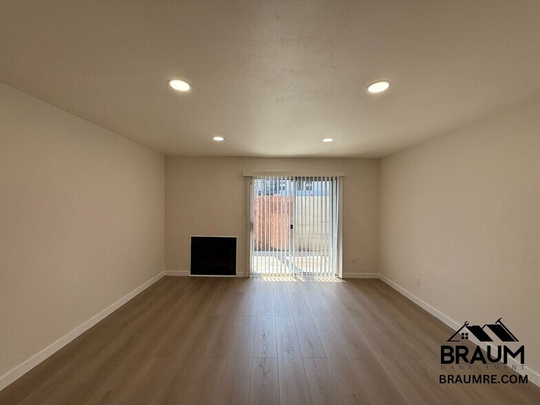 Building Photo - 14257 Friar St