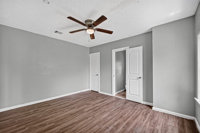 Building Photo - 4118 Sunflower St