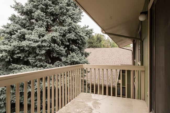 Building Photo - 2800 Kalmia Ave