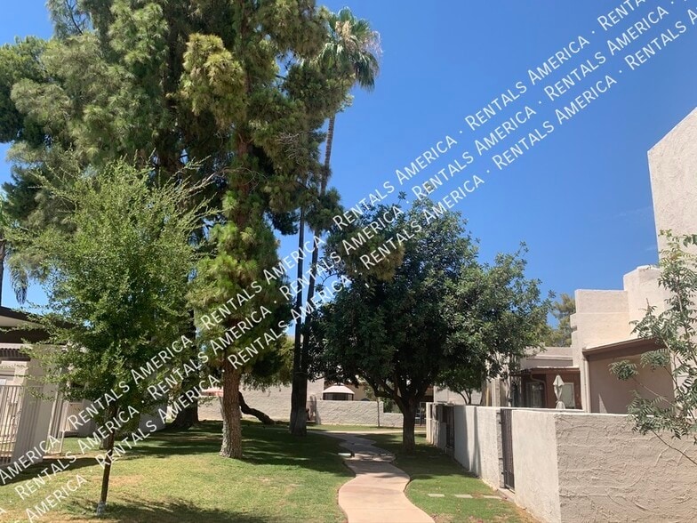 Building Photo - 3214 S El Camino Dr