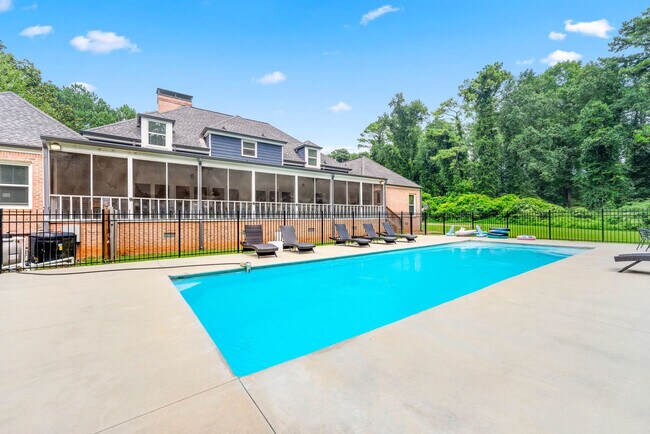 Building Photo - 6043 Giles Rd