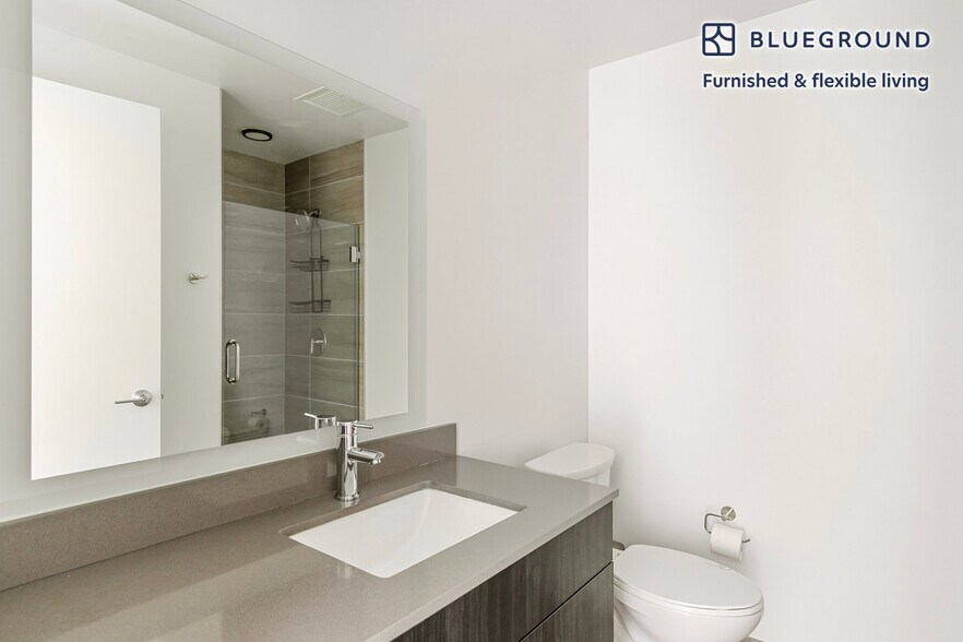 Building Photo - 460 W Chicago Ave