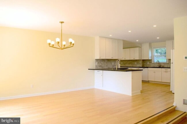 Building Photo - 414 Warren Rd