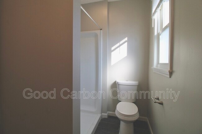 Building Photo - 765 Oliver St