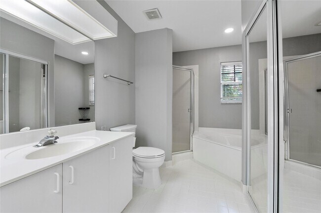 Building Photo - 9664 Royal Palm Blvd