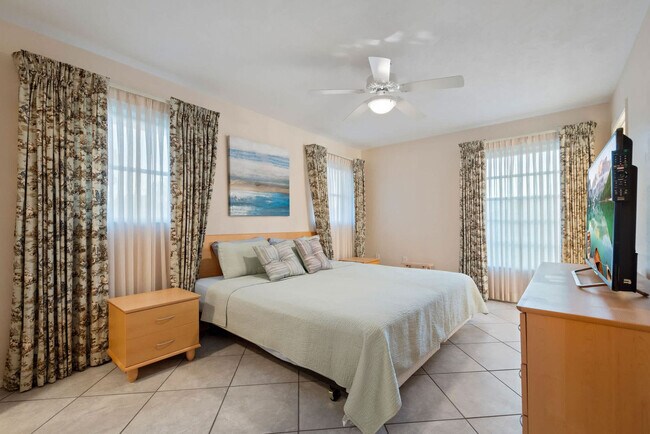 Building Photo - 7423 Dickens Dr