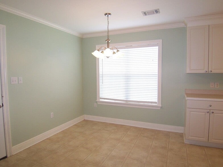 Building Photo - 127 Huntington Dr