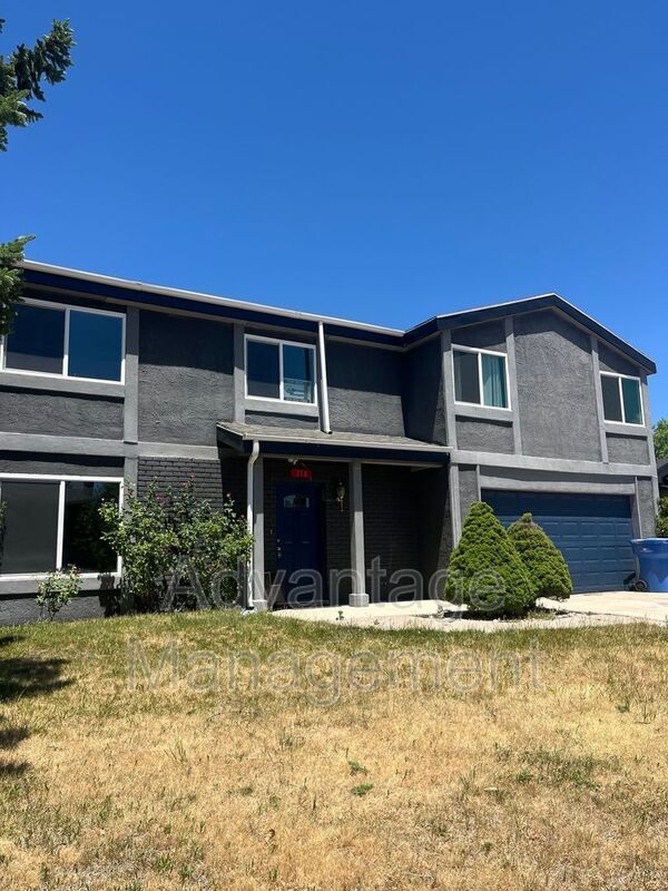 Building Photo - 218 W 205 N