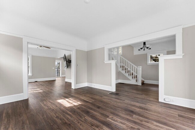 Building Photo - Stunning Craftsmen Beauty 3/1.5  bath 2000 sf! -ALBERTA/CONCORDIA