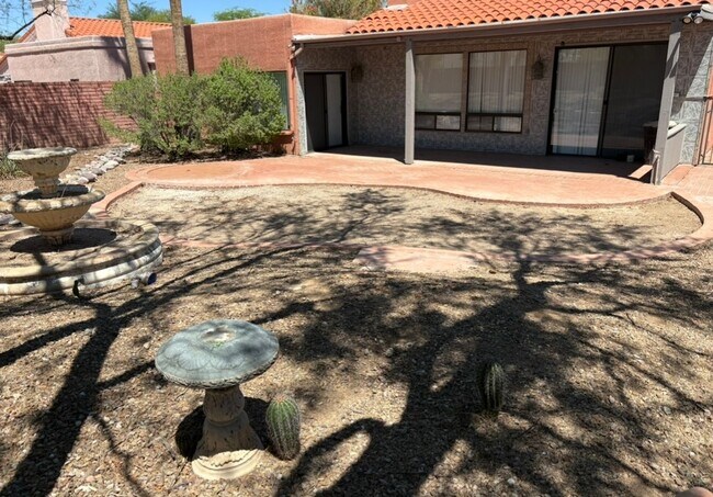 Building Photo - Spacious 2bd/2bath + Den home in gorgeous community (there's a lake!)