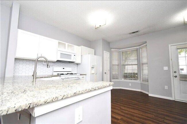 Building Photo - 233 Buckland Dr