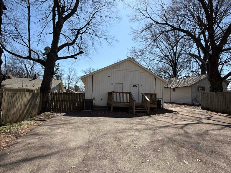Building Photo - 3618 Faxon Ave