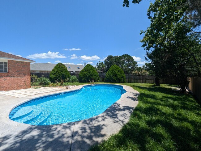Building Photo - 1986 Green Heron Ct