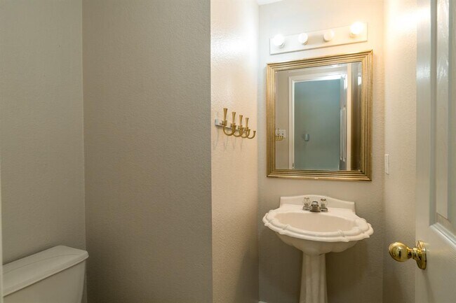 Building Photo - 408 Woodsorrel Way