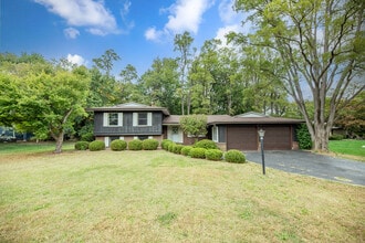Building Photo - Large Home in Far North Peoria