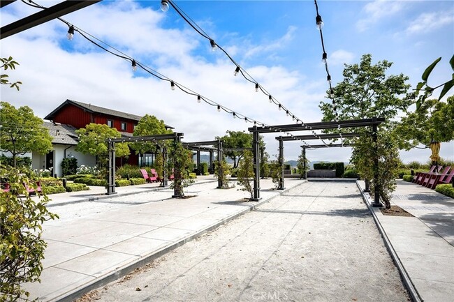 Building Photo - 6 Pony Ct