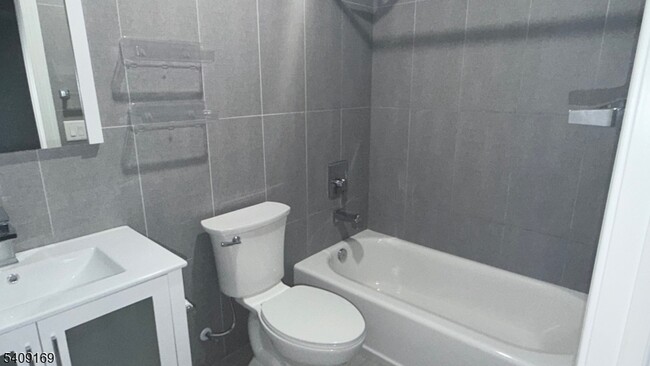 Building Photo - 549 Palisade Ave