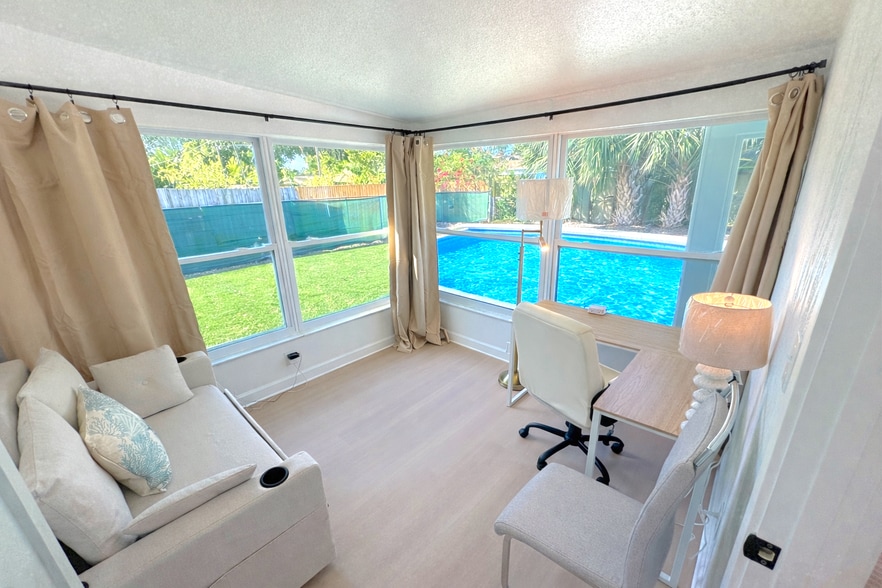 Building Photo - 5813 26th Ave N