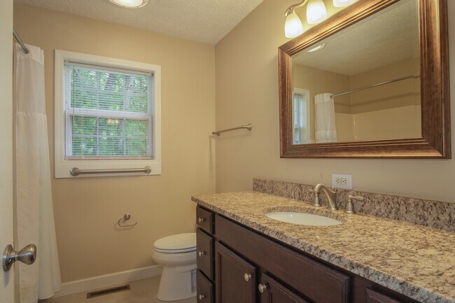 Building Photo - 34 Sugar Creek Dr