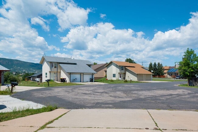 Building Photo - remodeled Monument town home