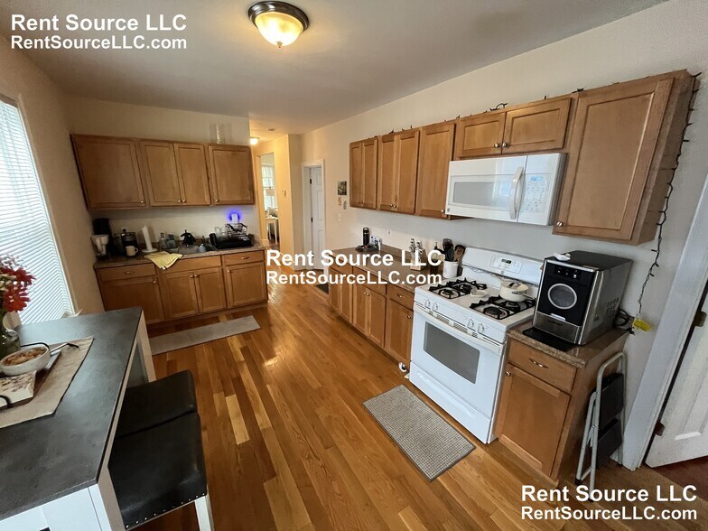 Building Photo - 15 Sargent Ave