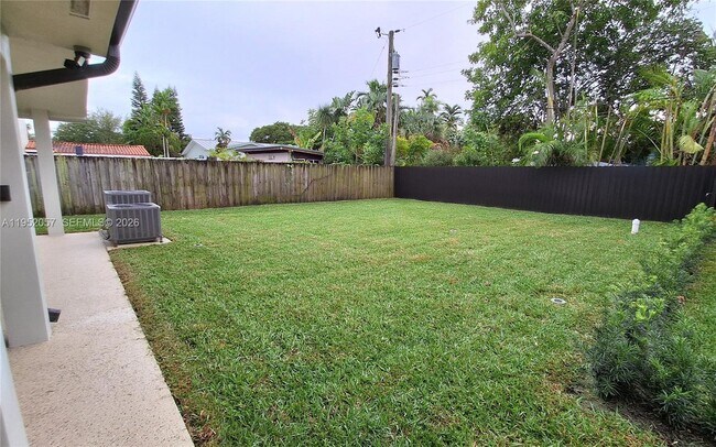 Building Photo - 216 Shadow Way