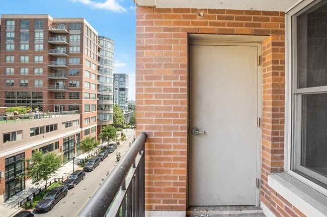 Building Photo - JJperi