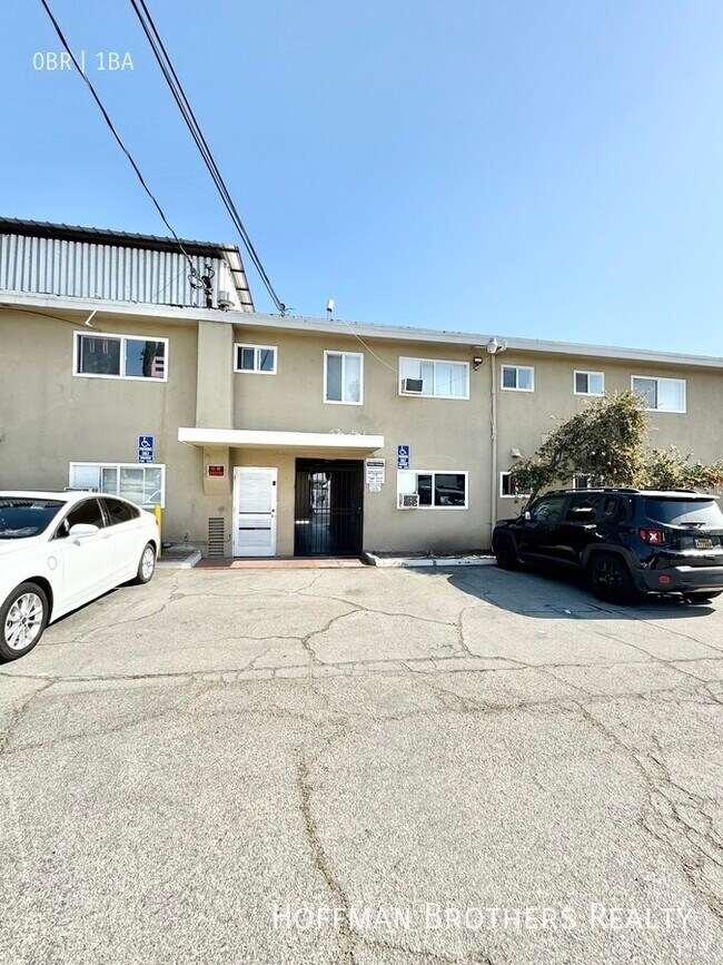 Building Photo - 475 E Foothill Blvd