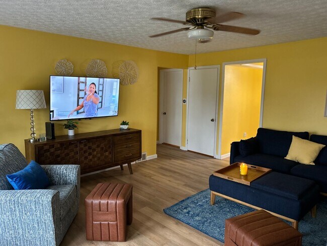 Building Photo - Corporate House 3BR 2 Bath