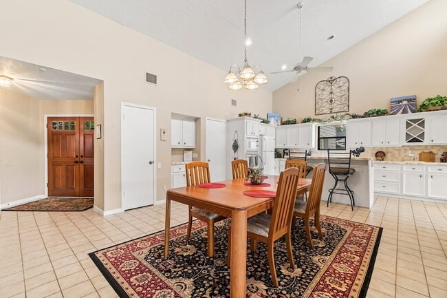 Building Photo - 2839 Hemingway Dr