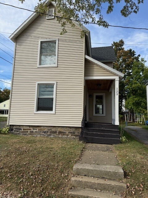 Primary Photo - 123 Sterling St