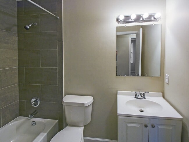 Building Photo - UPDATED 3 beds, 2 baths on cul de sac.