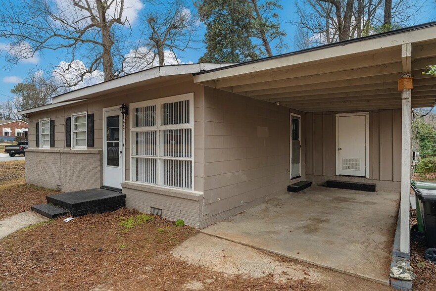 Carport/Laundry Rm - 4647 Buckner St