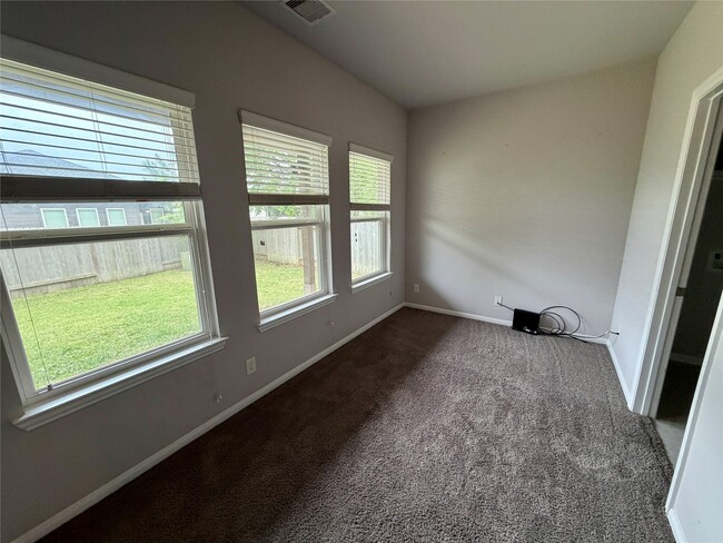 Building Photo - 18665 Legend Oaks Dr