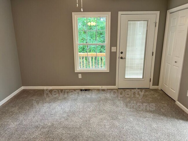 Building Photo - 905 Gardner St