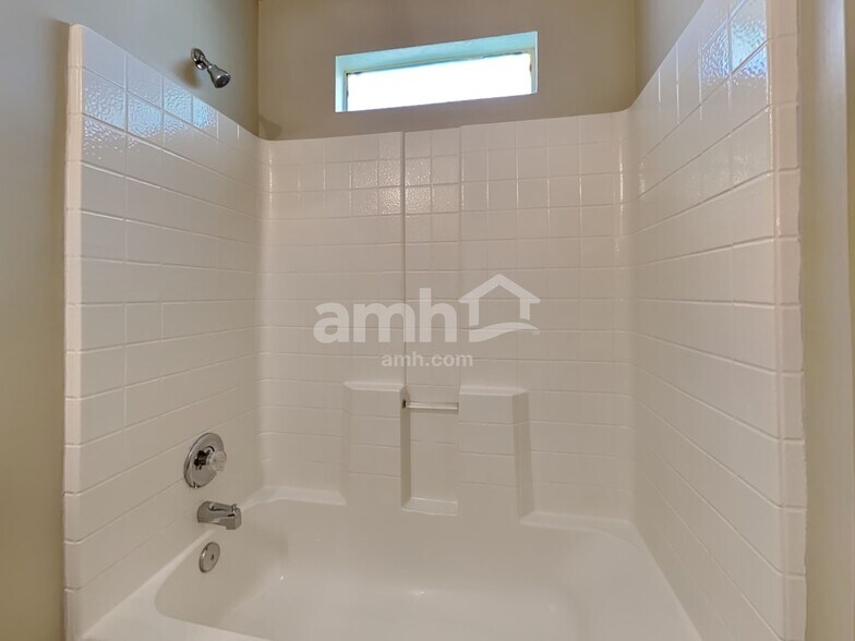 Building Photo - 840 Mackenzie Cir