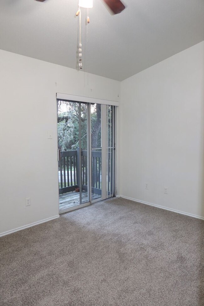 Building Photo - Downtown / Riverside Townhome - 2BD/2.5BA ...