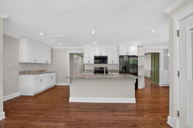 Building Photo - 11880 Provident Dr