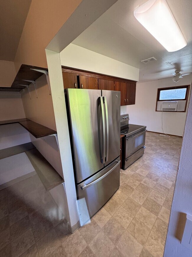 Building Photo - Freshly Updated 3 Bedroom 1 bath Home with Garage, Fenced Yard & Pet Friendly!