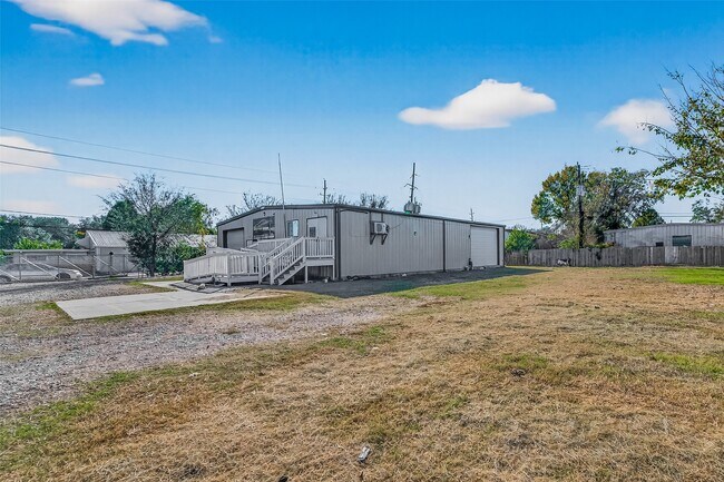 Building Photo - 6203 Gessner Rd